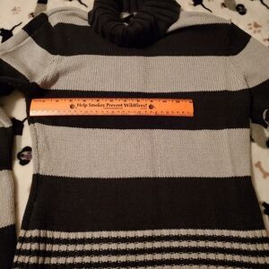 Guess like new sweater size xl. See pics for measurements. Handwashed the 2 time